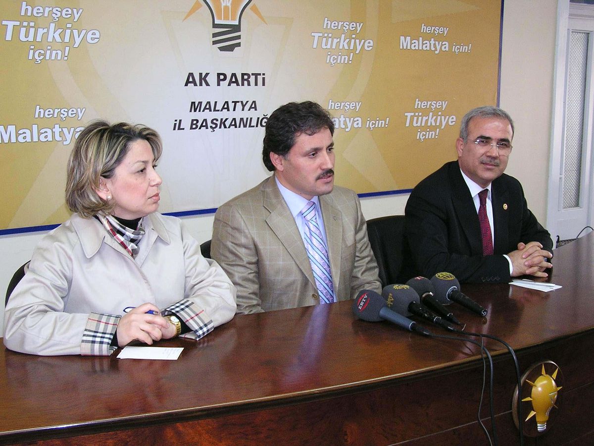 AK Parti'de Basın Toplantısı