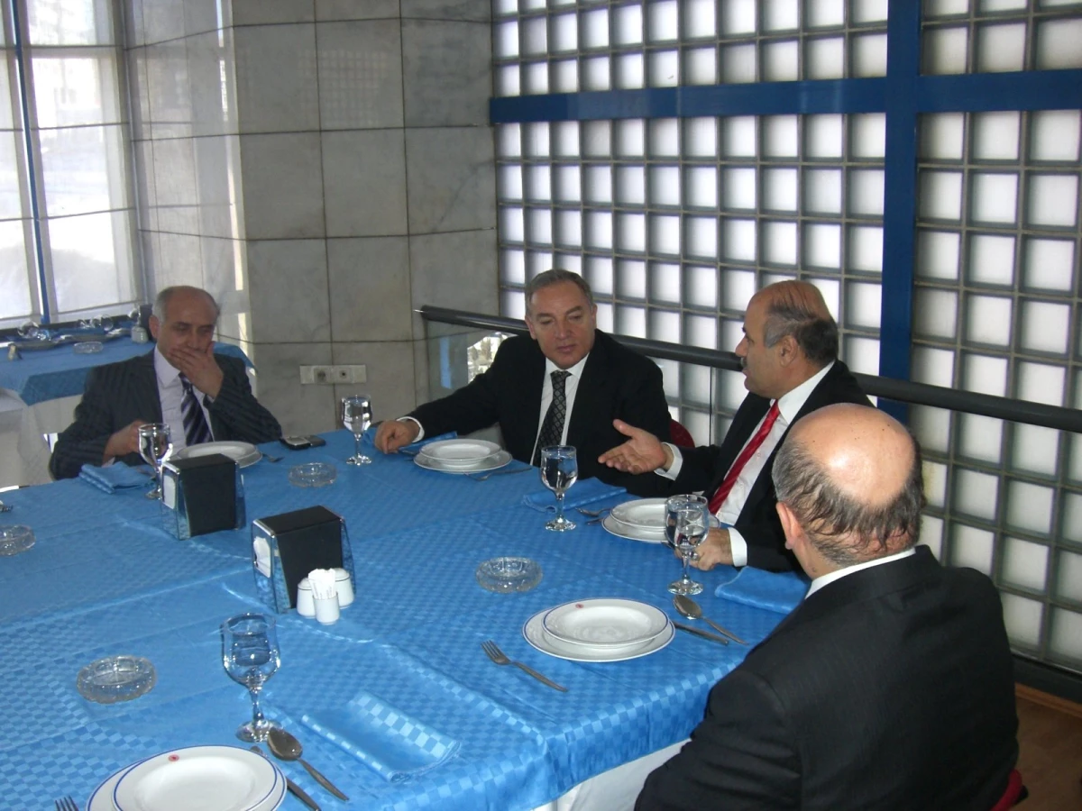 Azerbaycan Büyükelçiliği\'ne Atanan Kılıç Onuruna Yemek Verildi