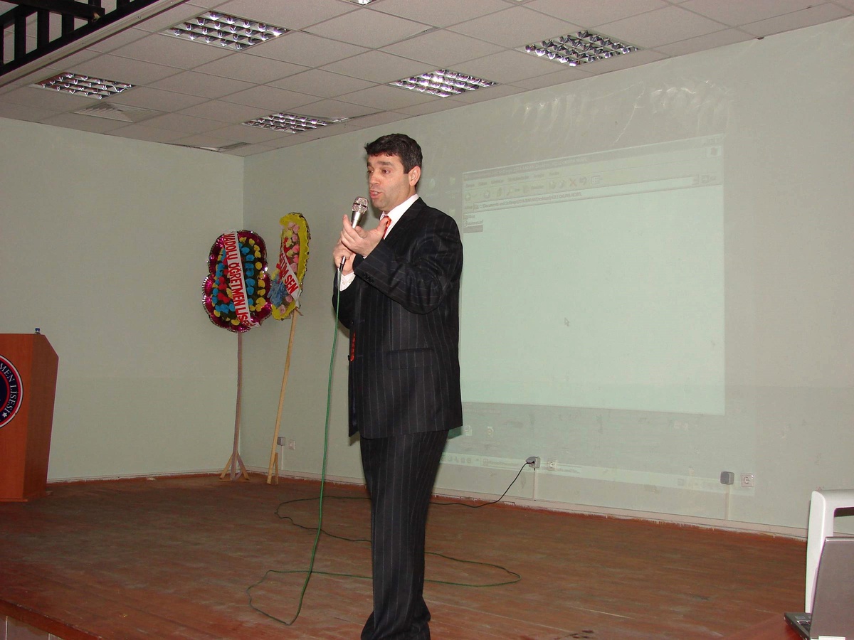 Demirci'de, Öğretmenlere 'Hızlı Okuma ve Motivasyon' Semineri