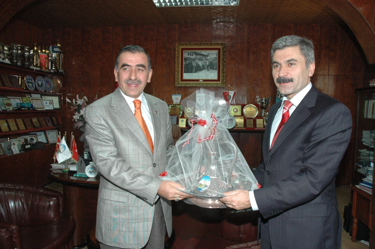 Kırşehir Belediye Başkanı Çakır\'ın Tokat Ziyareti
