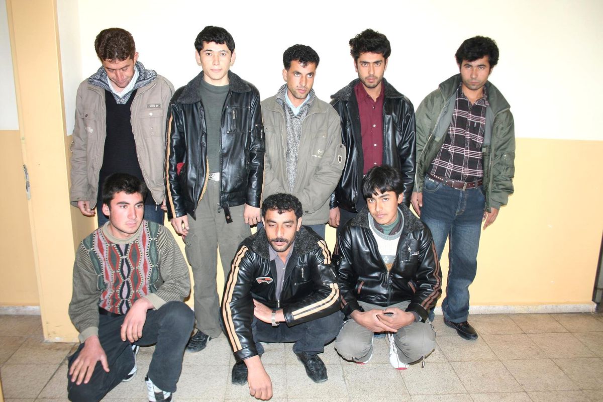 Muradiye'de 8 Kaçak Yakalandı
