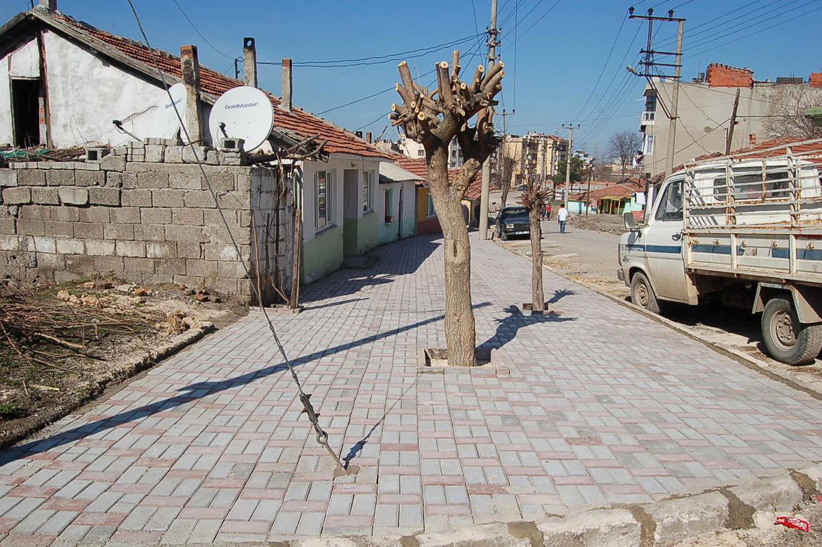 Gönen'de Altyapı Çalışmaları Aralıksız Sürüyor