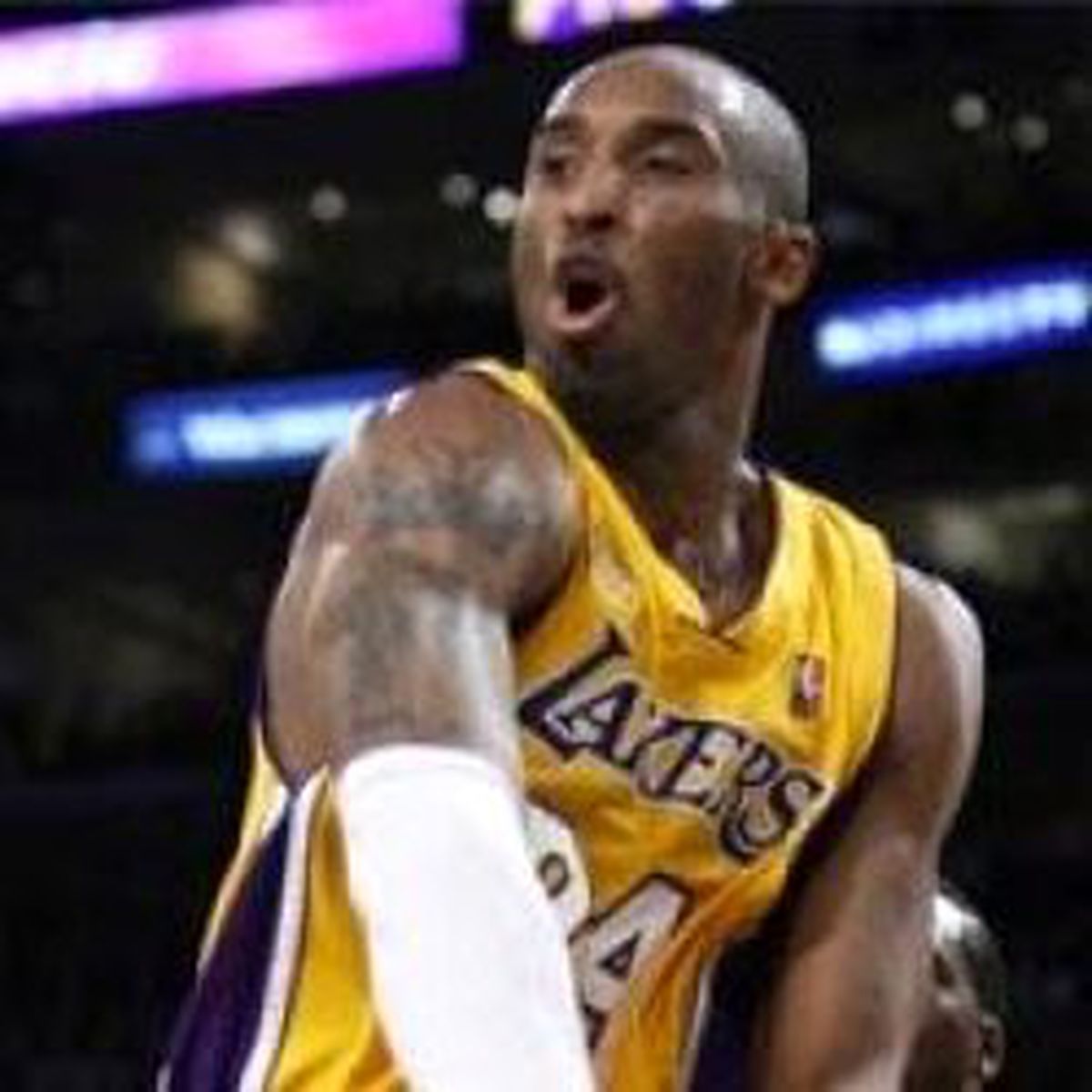 Miami, Lakers'a Fena Çarpıldı