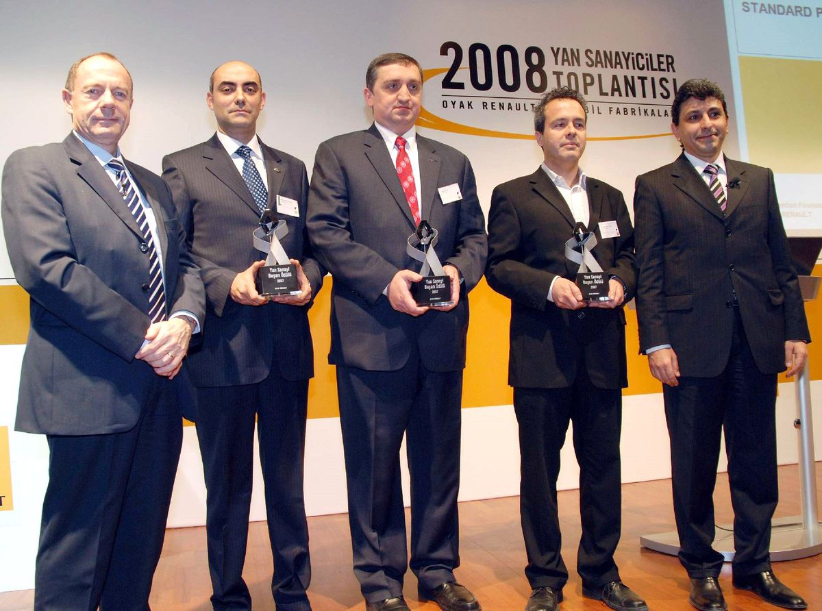 Oyak Renault Başarılı Yan Sanayicileri Ödüllendirdi