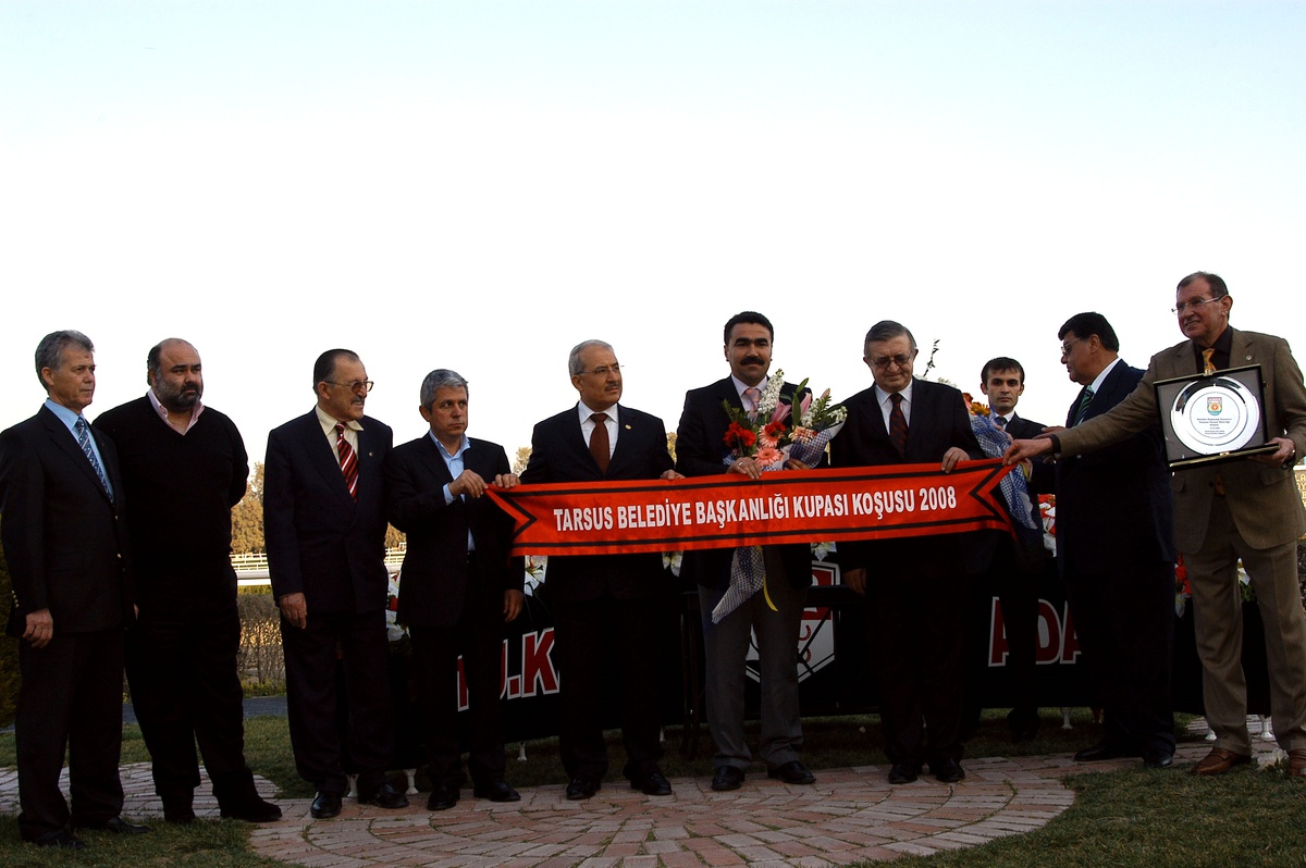 Tarsus Belediye Başkanlığı Kupası Koşusu'nu 'İzbatur' Kazandı