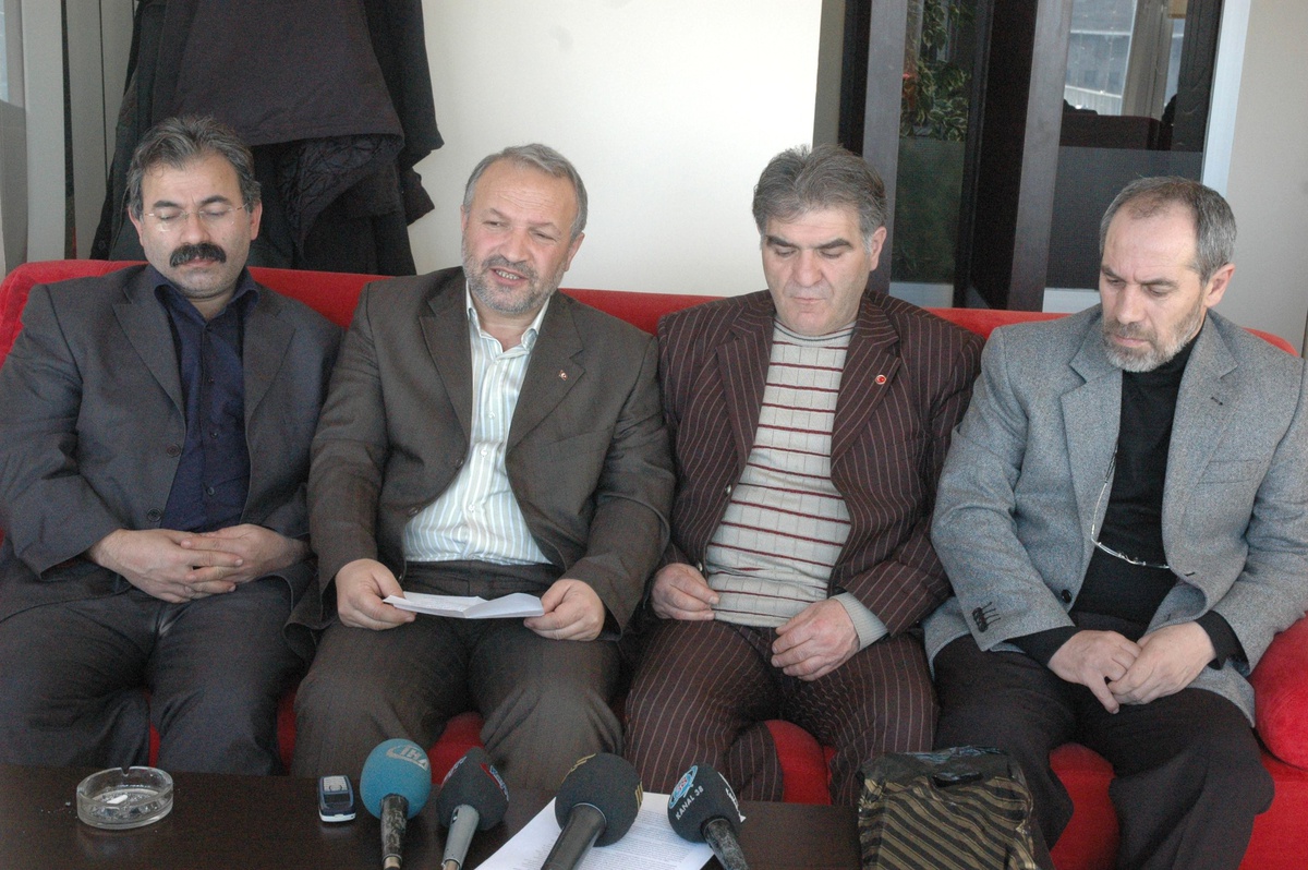 Kayseri Yazarlar Birliği Üniversitelerde Başörtüsü Serbestliğini Destekliyor