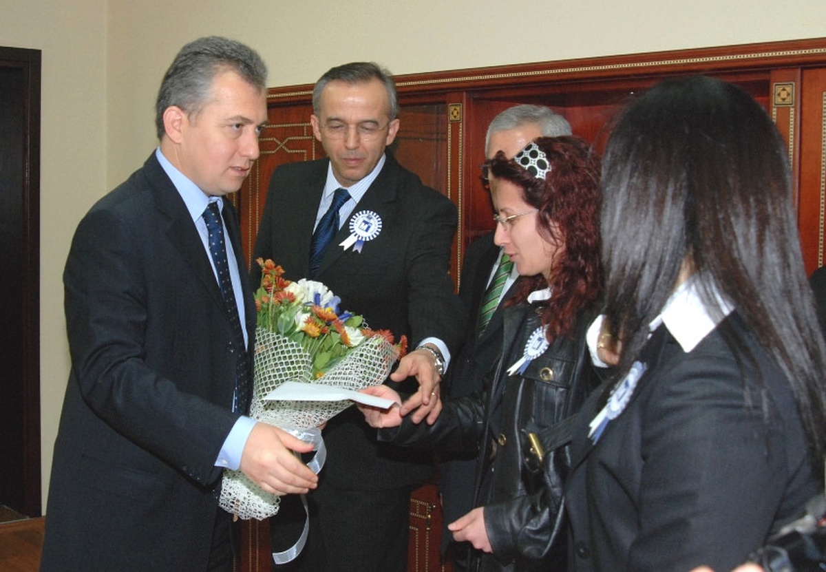 Muhasebeciler Vali Canpolat'ı Ziyaret Etti