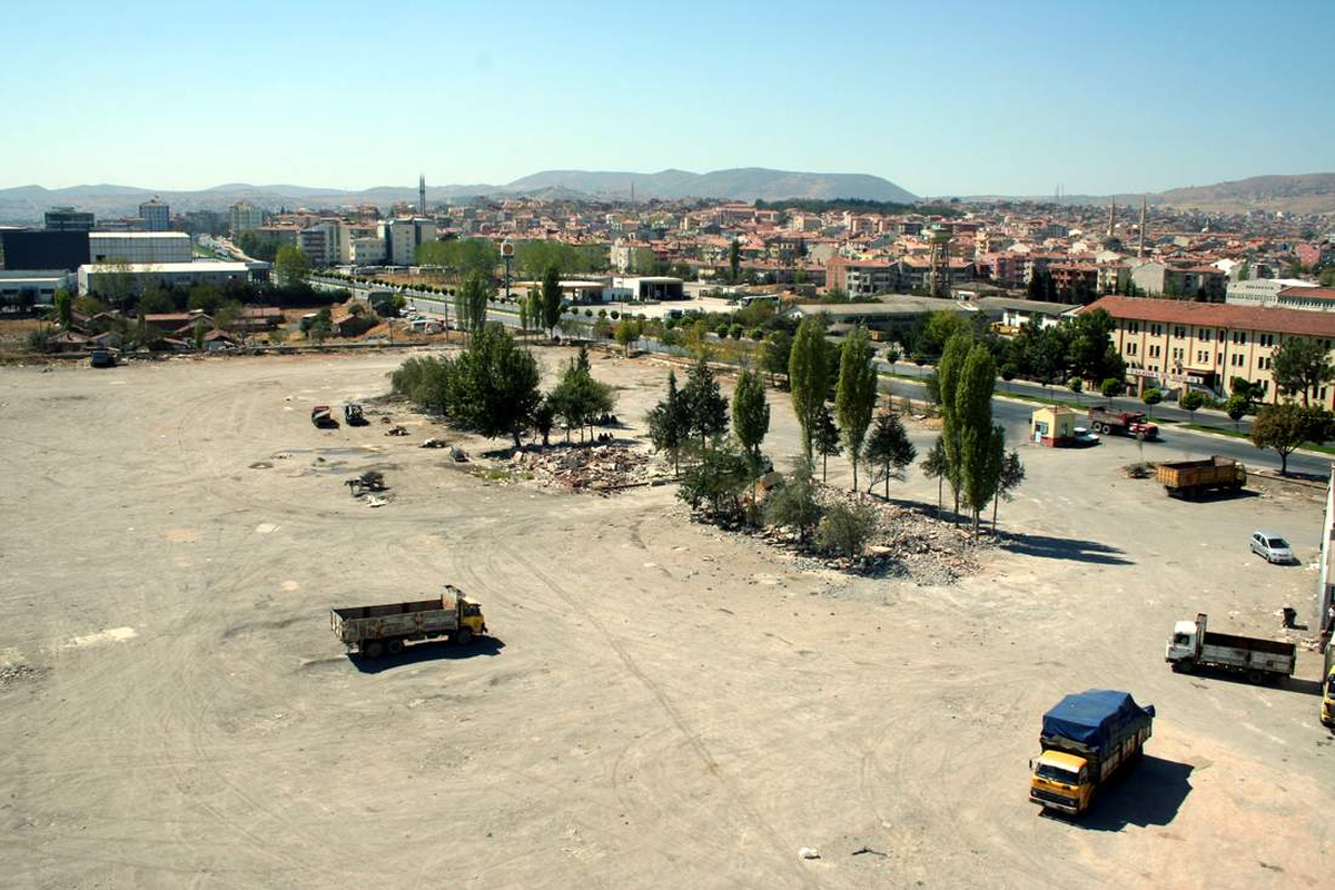 Balıkesir Belediyesi Eski Kamyon Garajını 16.5 Milyon YTL'ye Sattı