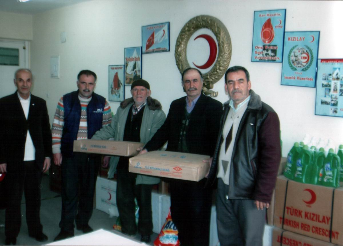 Evi Yanan Ailelere Kızılay'dan Yardım Eli