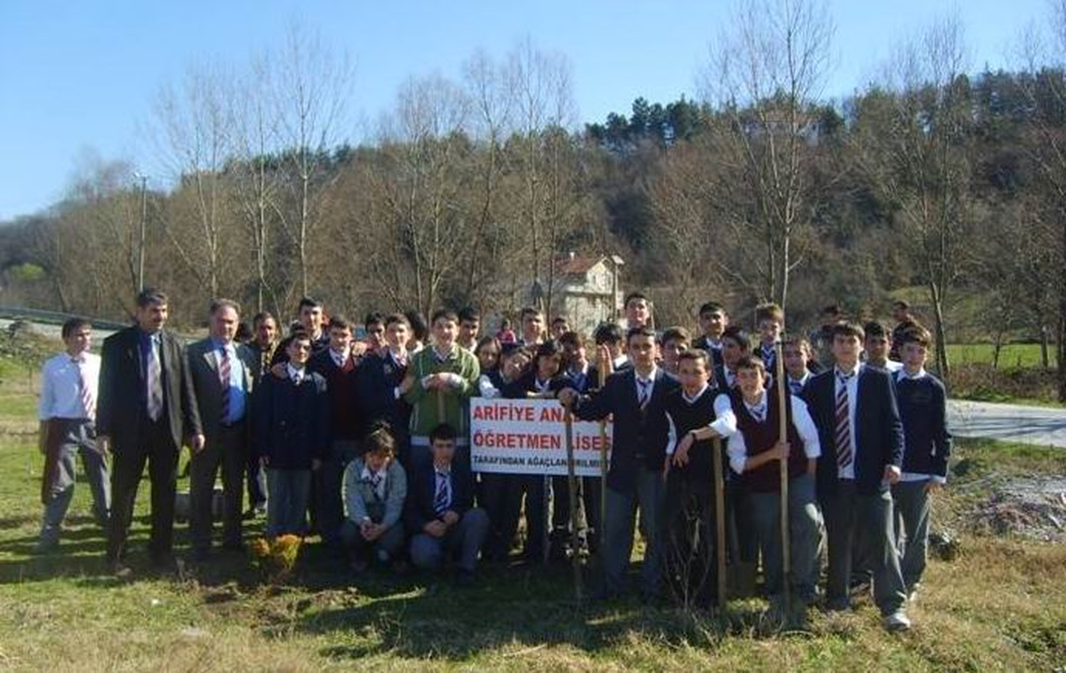Arifiye Anadolu Öğretmen Lisesi Öğrencileri Fidan Dikti