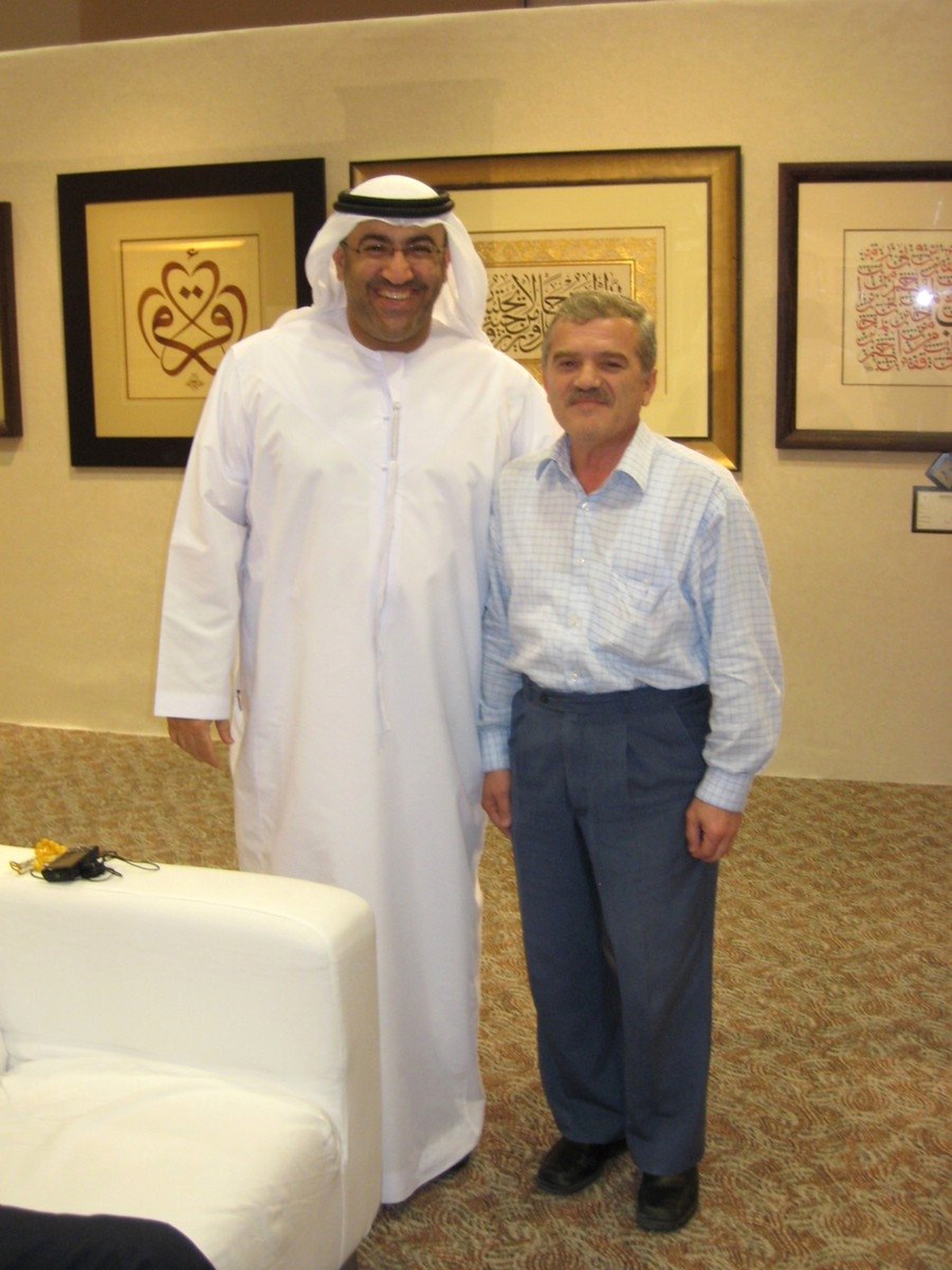 Hat Sanatçısının Eserlerini Dubaili Bakan Aldı