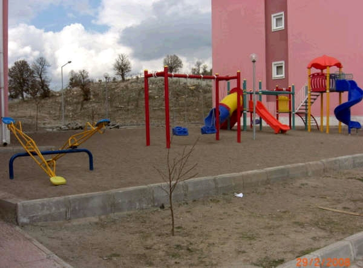 Hayırsever İşadamı Yatılı Bölge Okuluna Oyun Parkı Yaptırdı