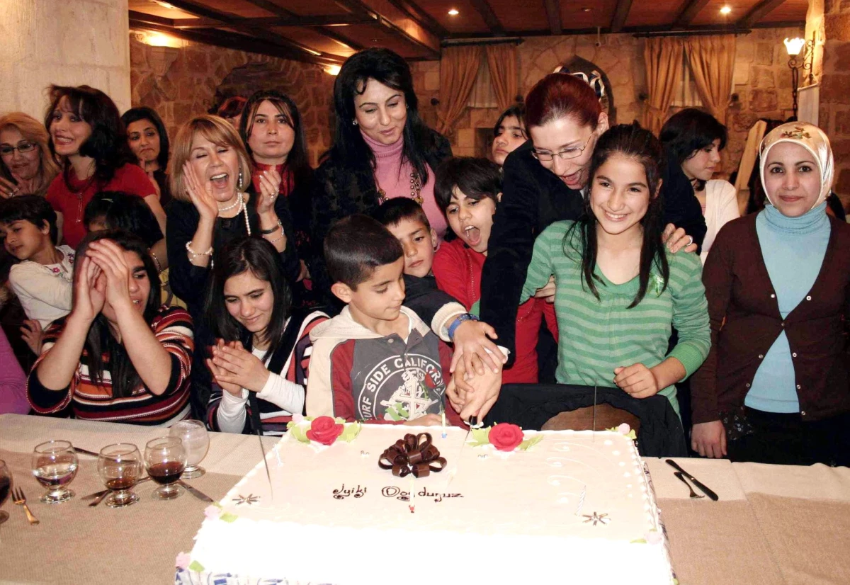 Mardin\'de Yuva Çocukları İçin Doğum Günü Kutlaması Yapıldı