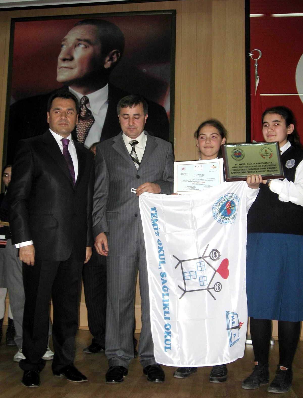 Okullara Beyaz Bayrak