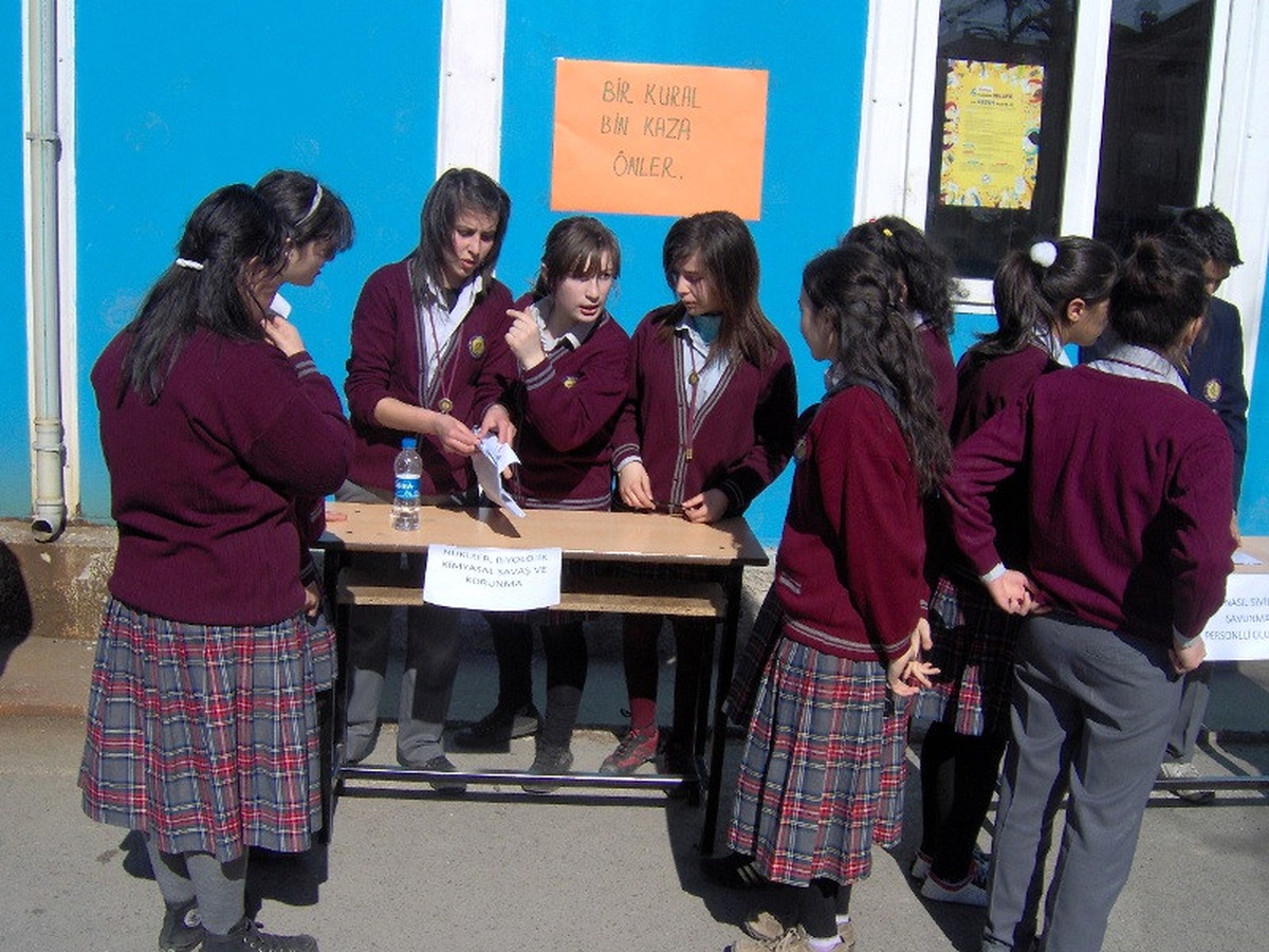 80. Yıl Cumhuriyet Lisesi\'nde Sivil Savunma Etkinlikleri