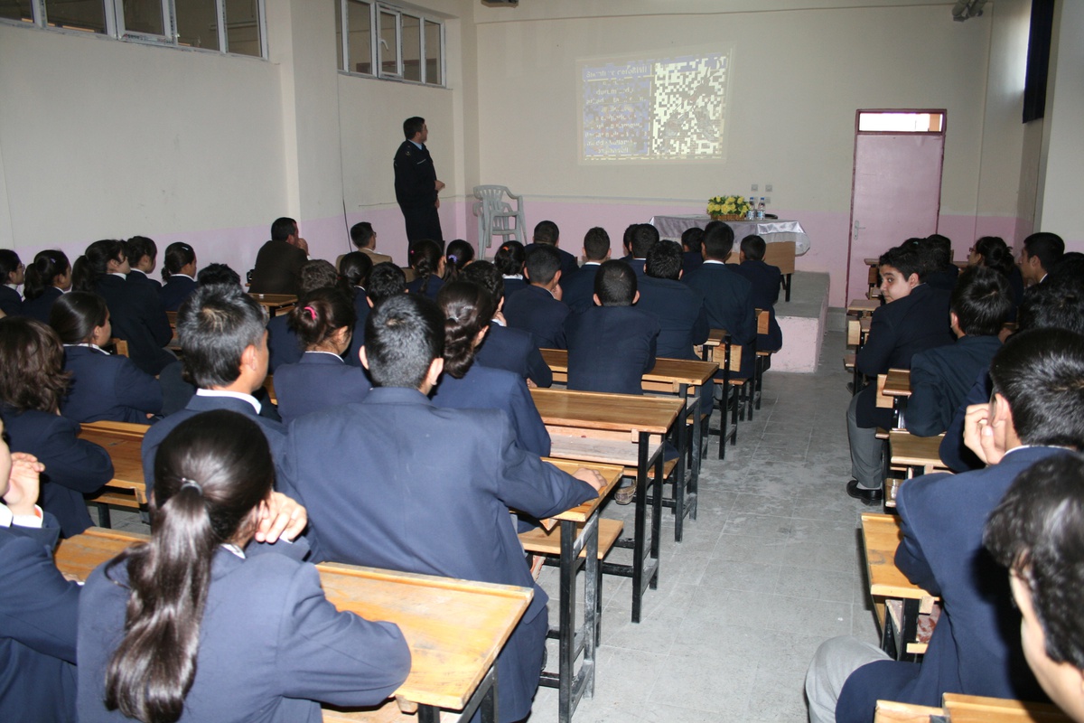 Durmuş, Öğrencilere İnsan Sağlığına Zararlı Maddelerle İlgili Seminer Verdi