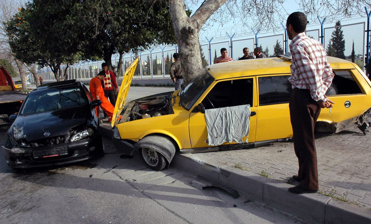 Adana'da Trafik Kazası: 2 Yaralı