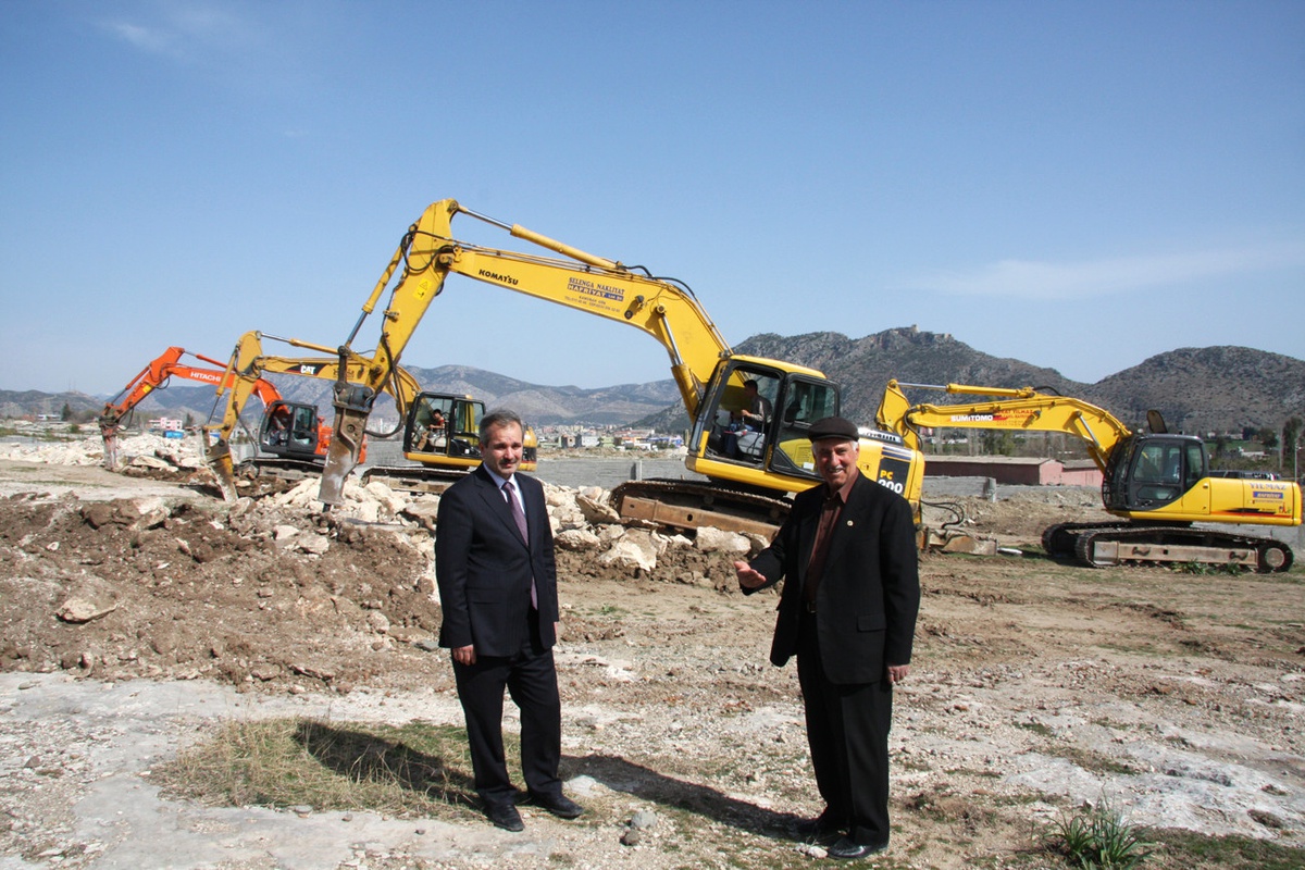 Kozan'a Hububatçılar Sitesi Yapılıyor