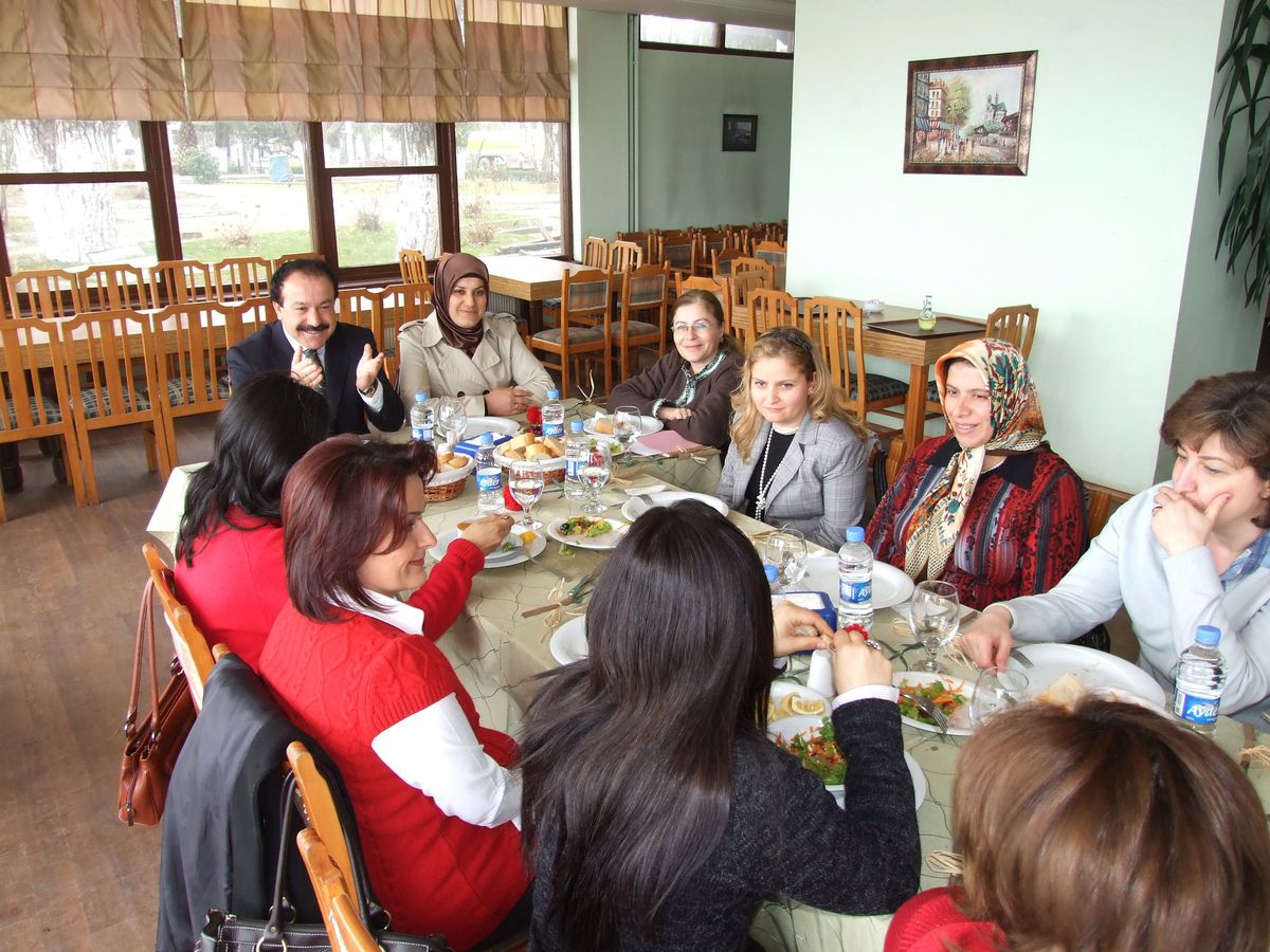 Kadın Personele Yemek