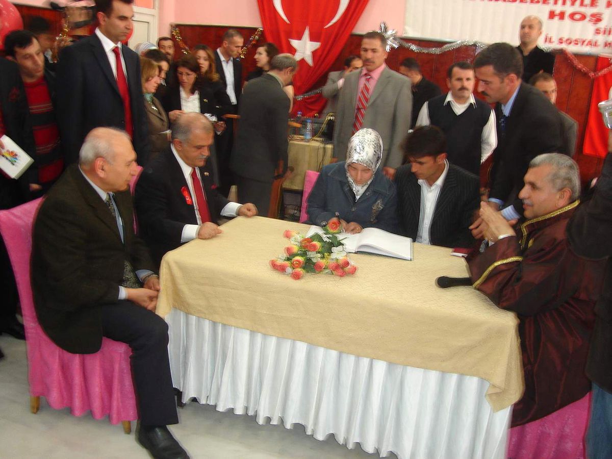 Siirt'te 34 Çiftin Resmi Nikahı Kıyıldı