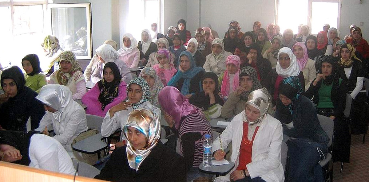 Silopi'de 'İslamda Kadın' Konulu Seminer Düzenlendi