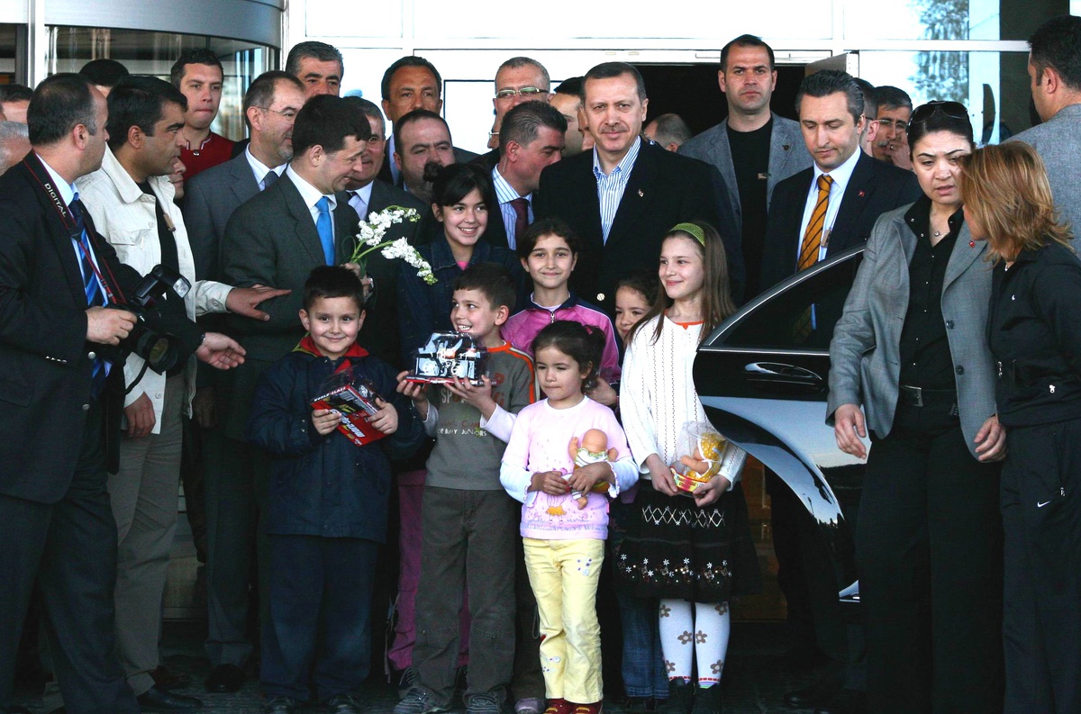 Başbakan Erdoğan Yaşlı Vatandaşı Ziyaret Etti