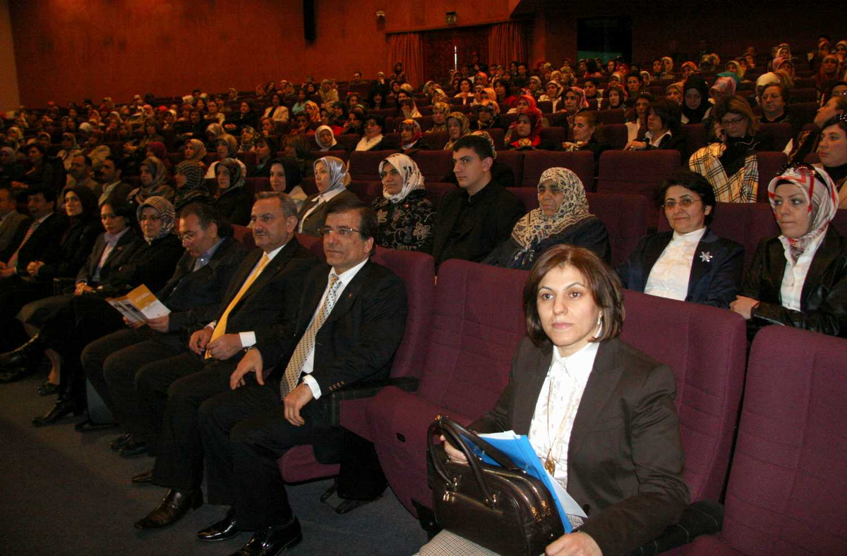 Bursa'da Ak Partili Kadınlar Panelde Buluştu