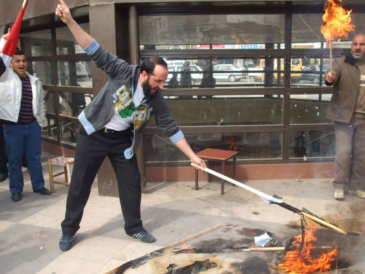 Diyarbakır'da İsrail Bayrakları Yakıldı