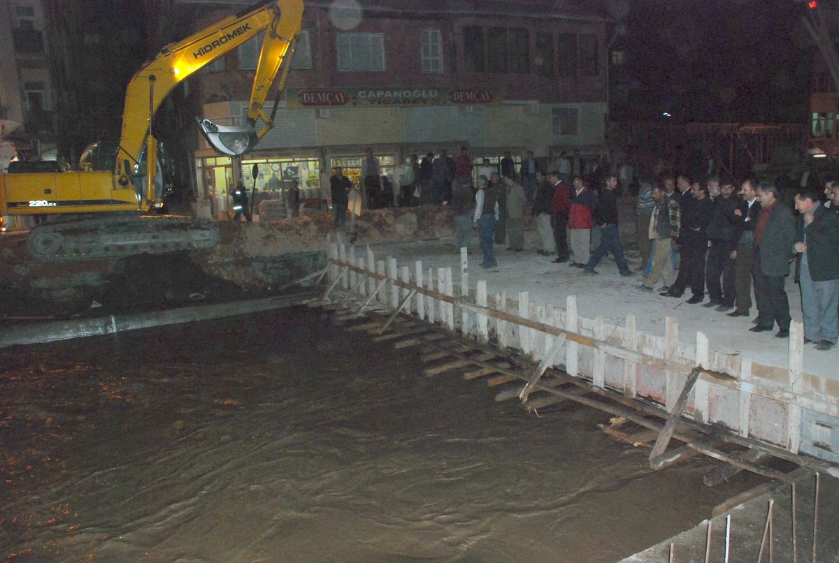 Behzat Deresi'nde Taşma Tehlikesi