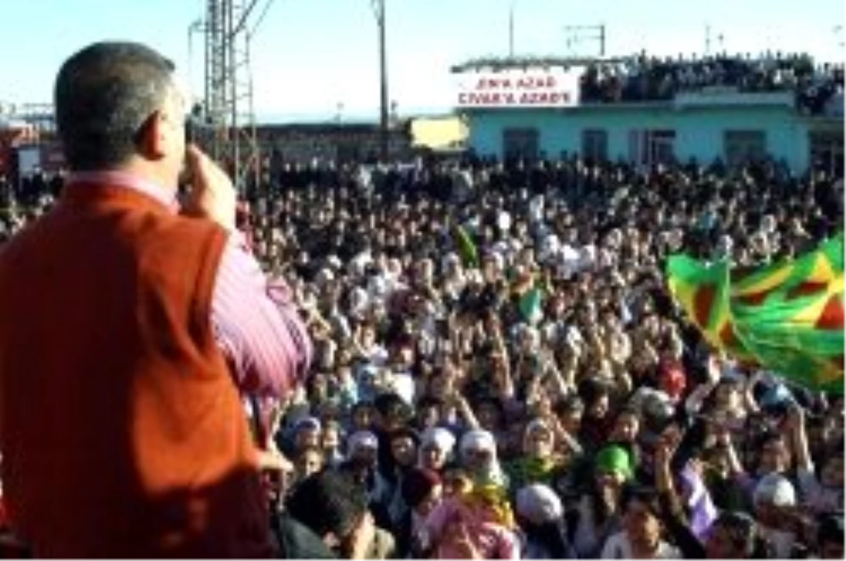 Silvan\'da \'Dünya Kadınlar Günü\' Mitingi PKK Gösterisine Dönüştü