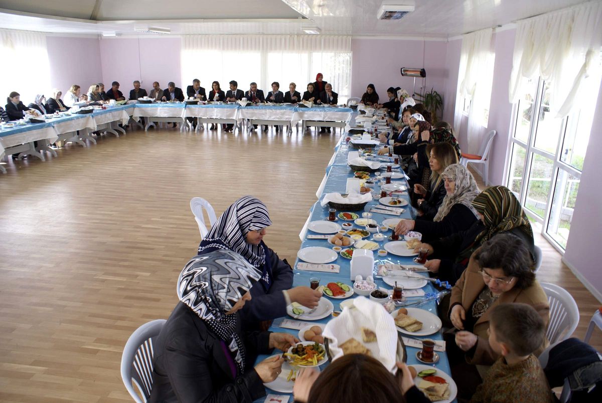 Ak Partili Kadınlar Şehit Annelerini Unutmadı