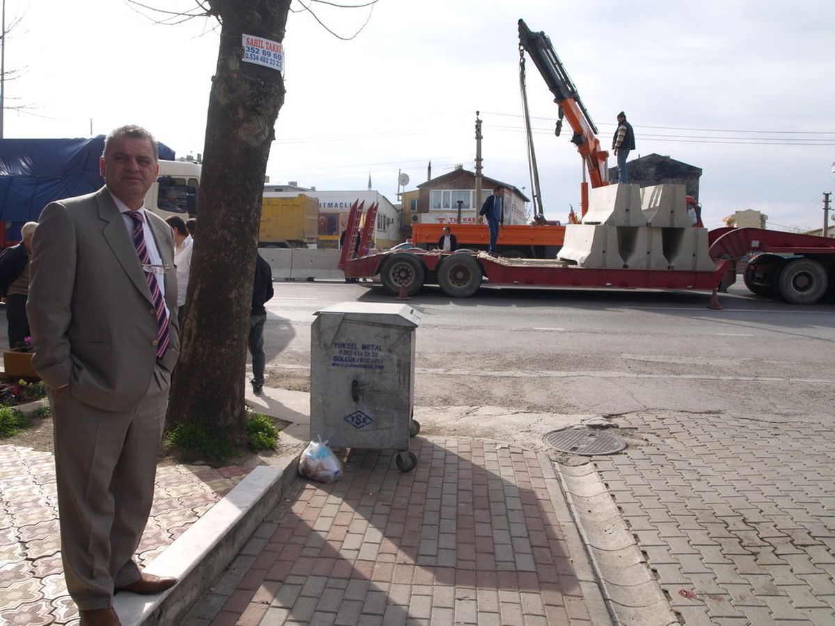 Çiftlikköy Belediyesi'nden Beton Duvar Tepkisi