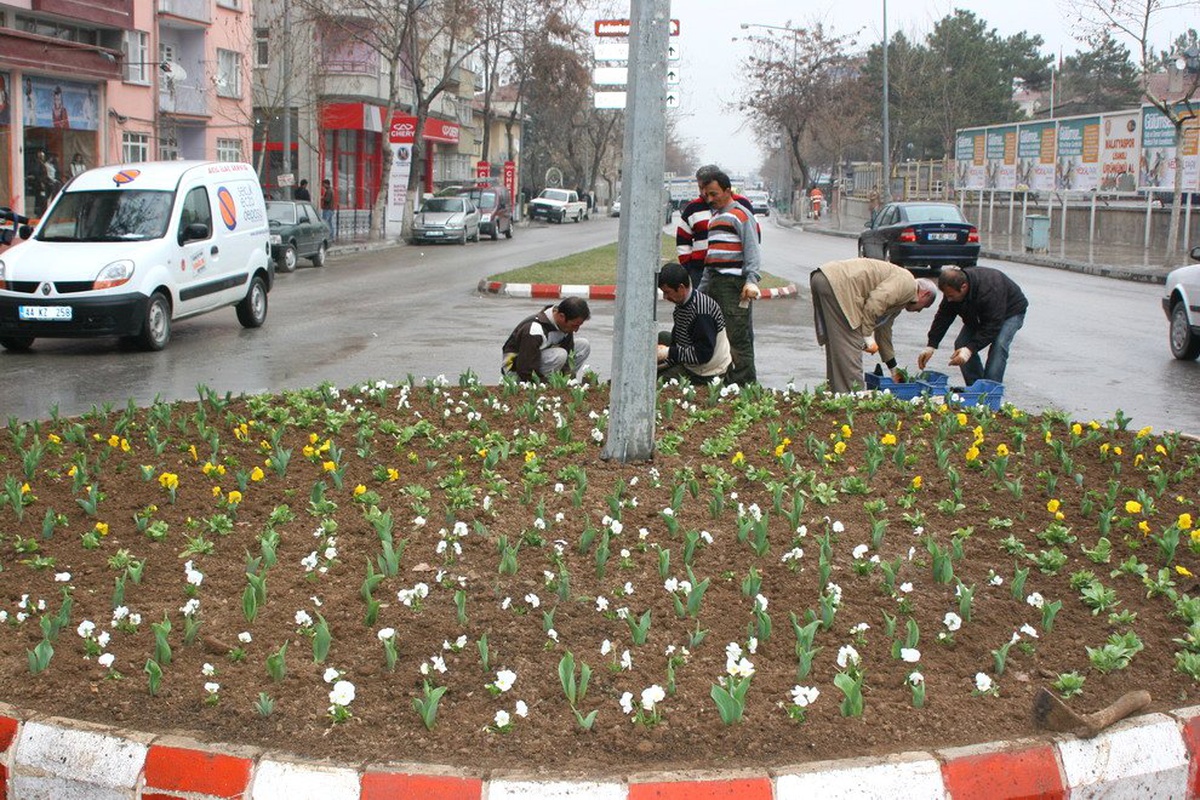 Malatya Belediyesi'nden Çiçeklendirme Çalışması