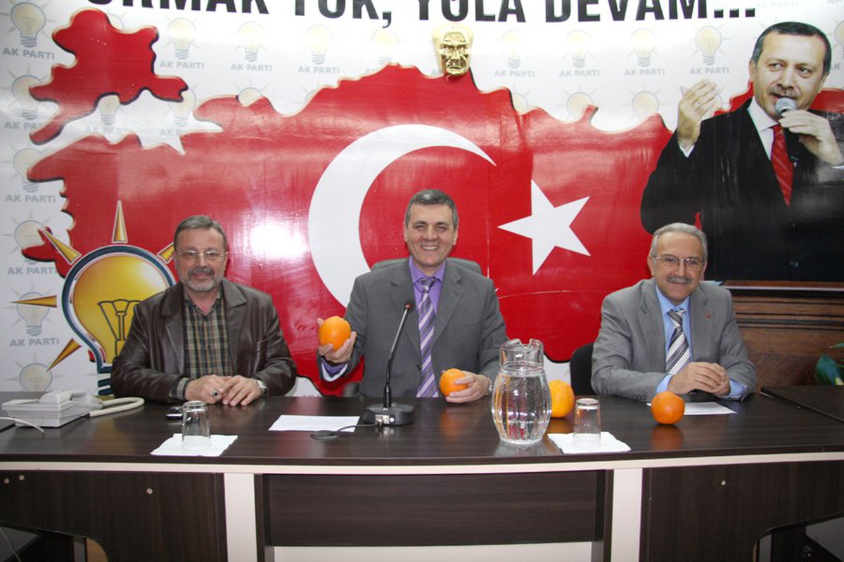 AK Parti'li Yöneticilere Kozan Portakalı