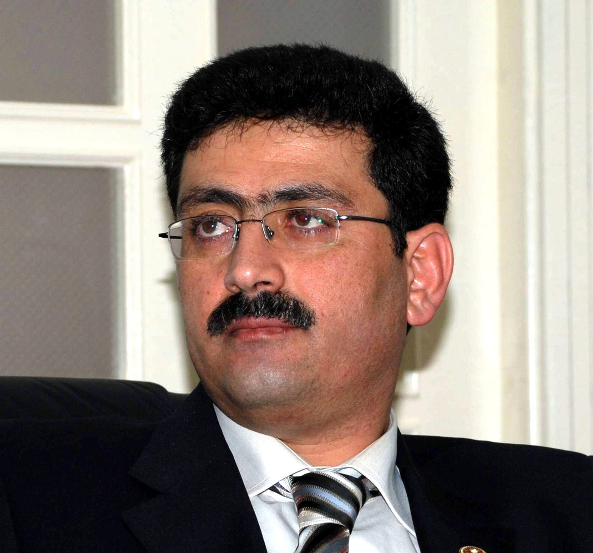 AK Parti Milletvekili Demir Kızıltepeli Yoksul Öğrencilere Kırtasiye Yardımı Gönderdi