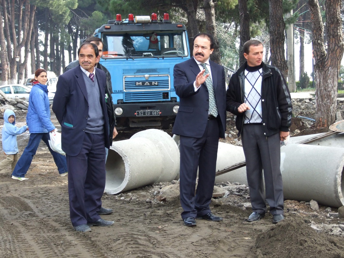 Başkandan Cumhuriyet Meydanına Özel İlgi