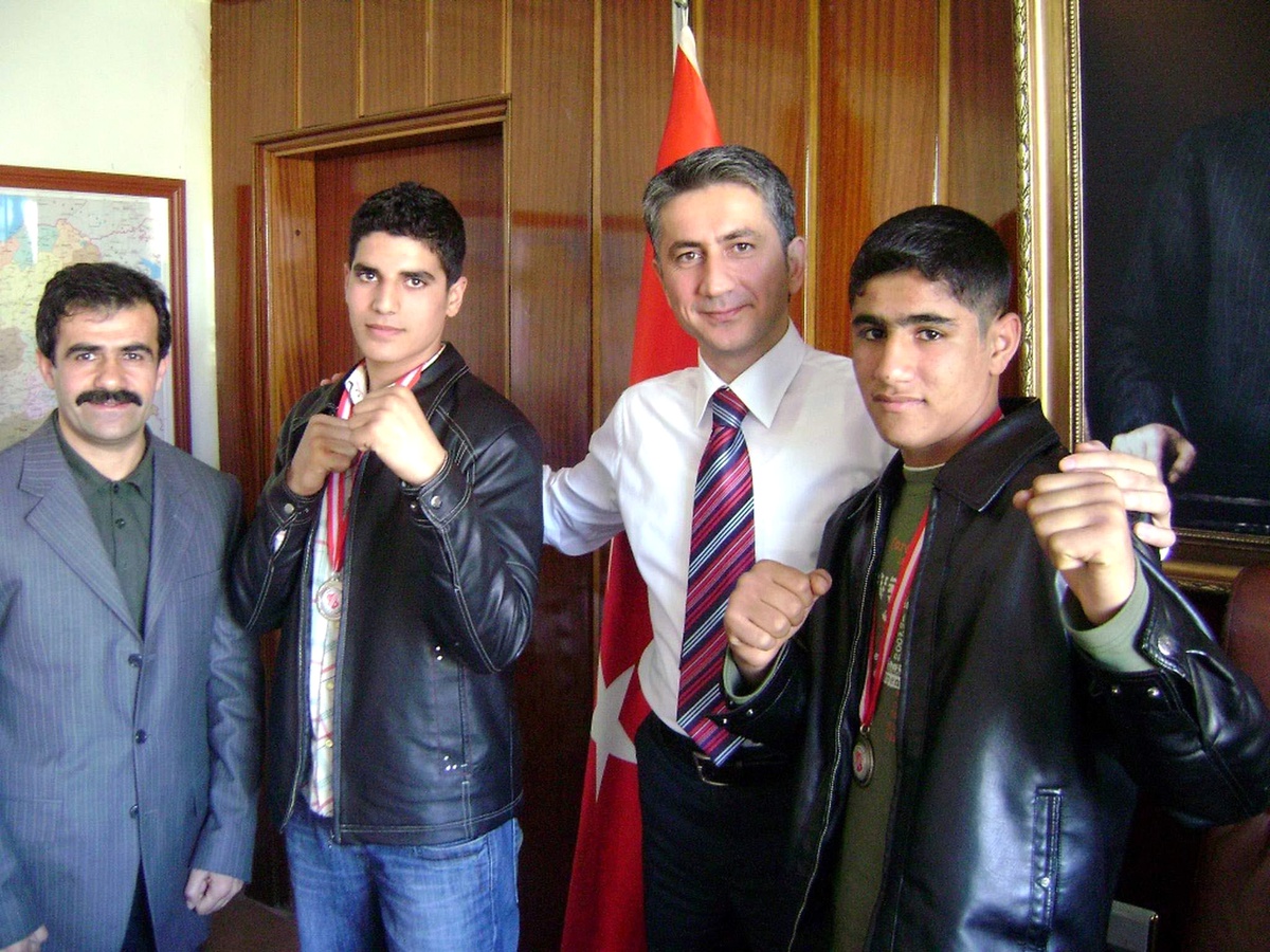Cizre Kaymakamı Şampiyon Muay Thaiciler'i Makamında Kabul Etti