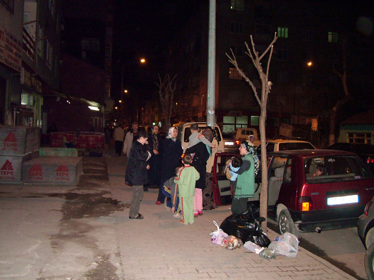 Deprem, Yalova ve Bursa'da Halkı Sokağa Döktü