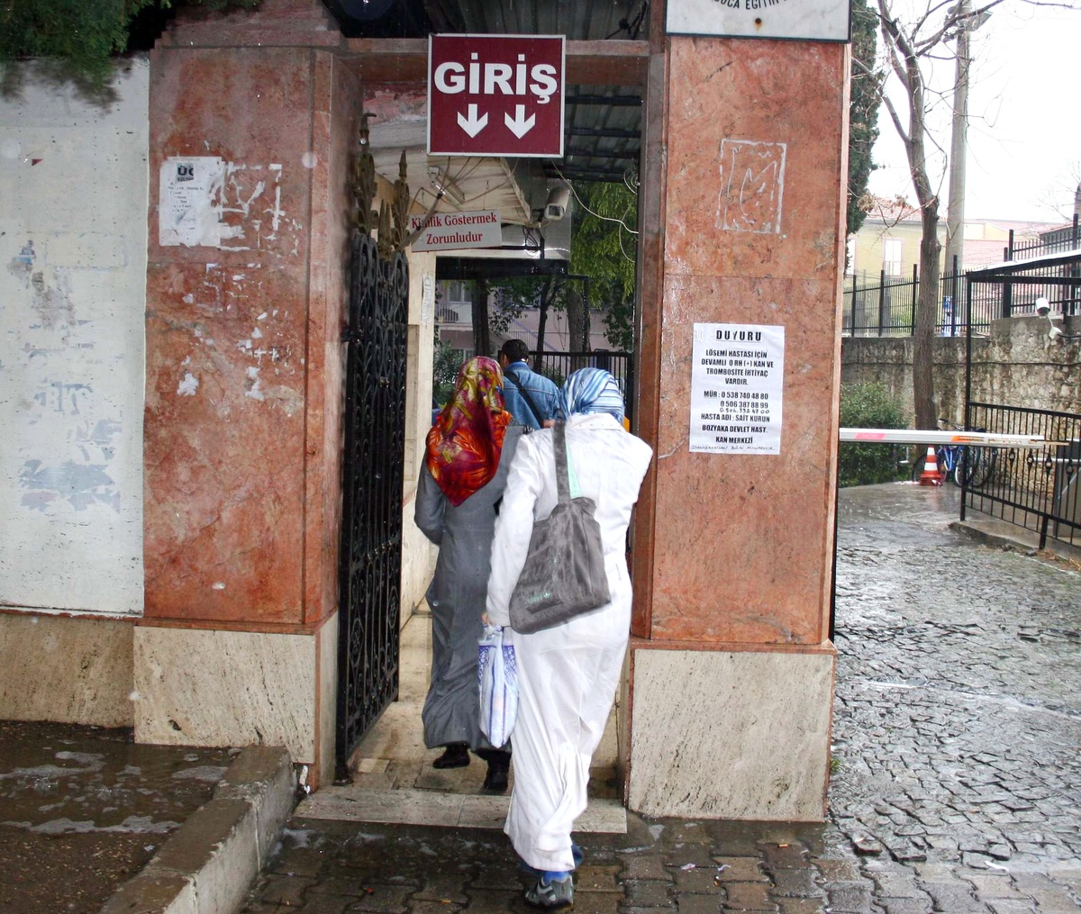 İzmir'de Üniversitelere Türbansız Girildi