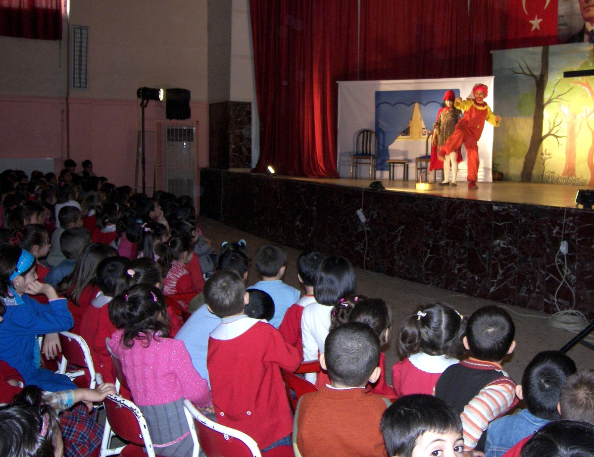 Karşıyaka Sanat Tiyatrosu'ndan İki Oyun