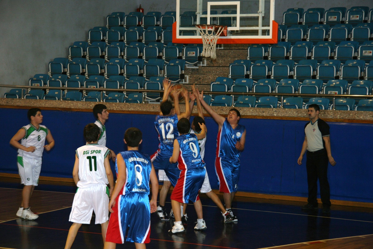 Küçük Erkekler Basketbol Bölge Şampiyonası Müsabakaları Başladı