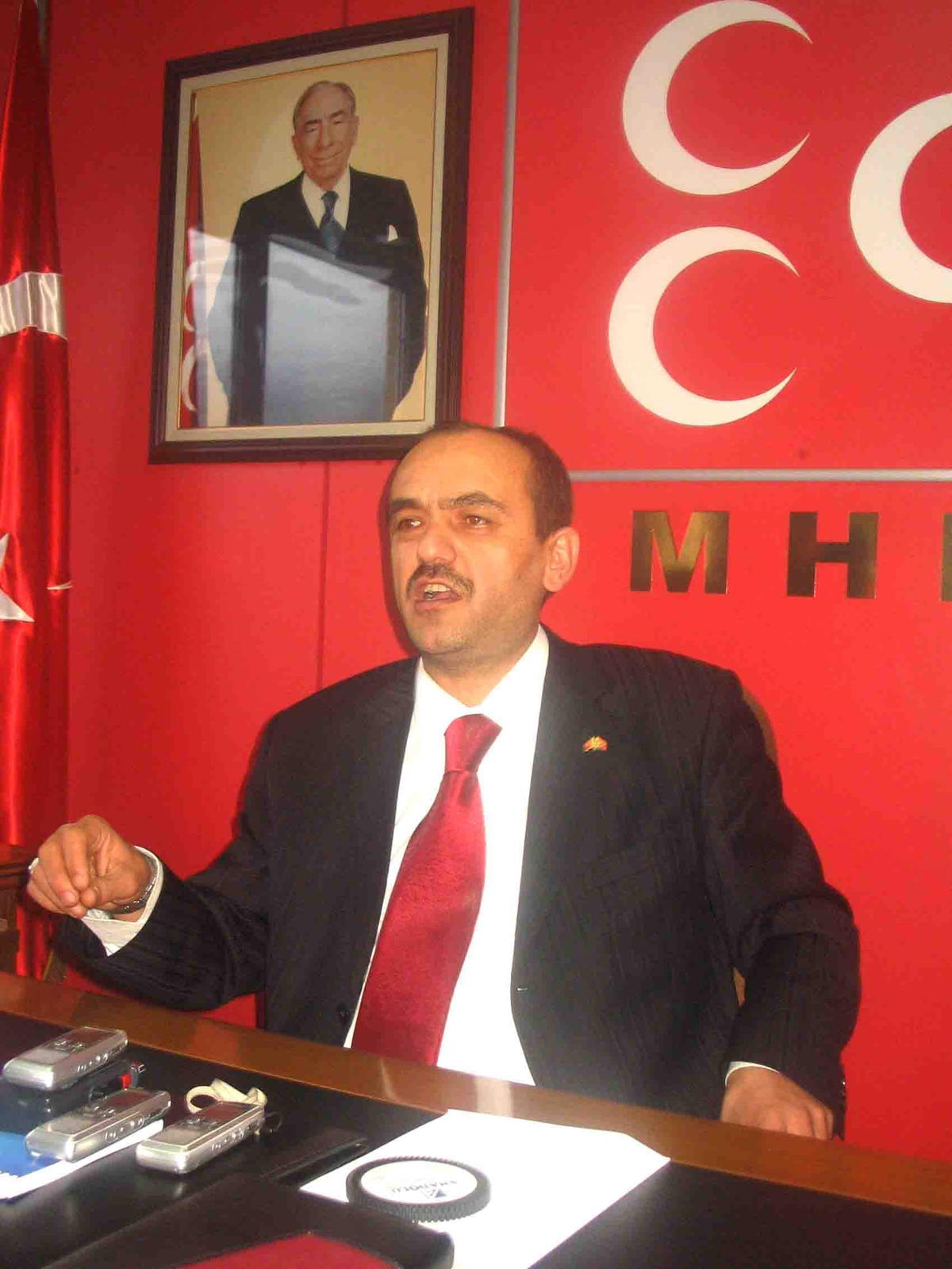 Maaşı Yetmeyen Milletvekiline Eleştiri