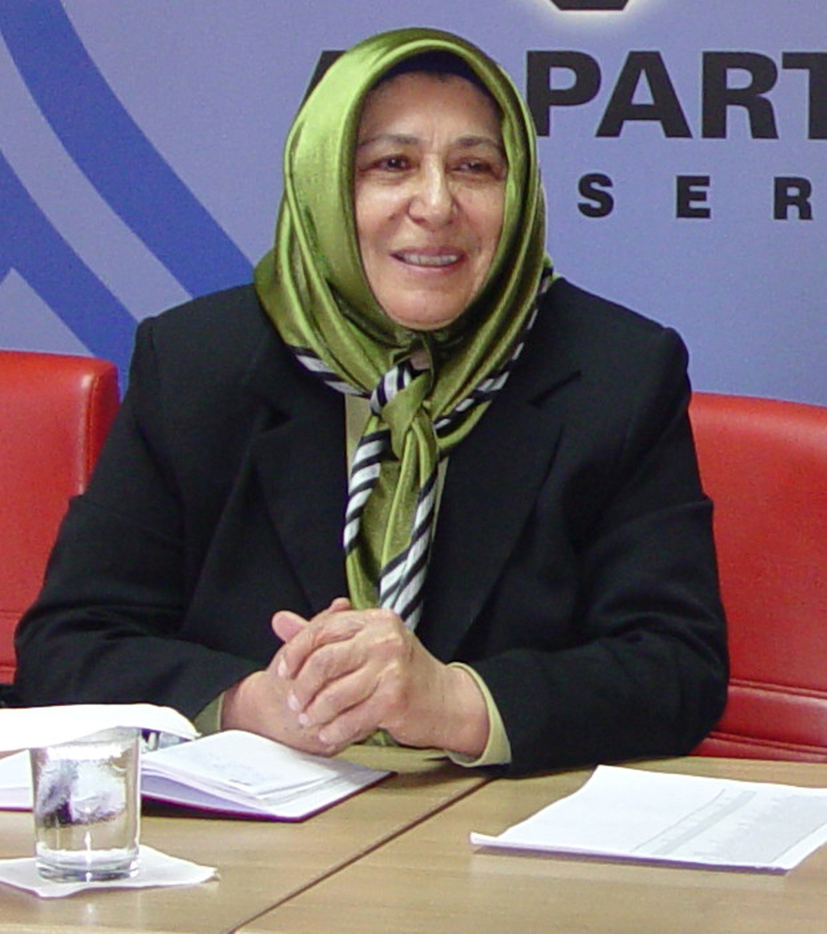 AK Parti Kadın Kollarından Şehit Evine Taziye Ziyareti