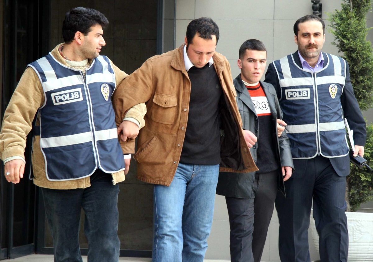 Gasp Ettikleri Parayı Harcayamadan Yakalandılar