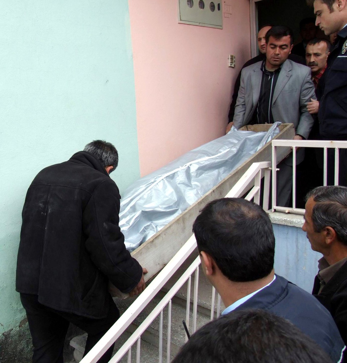 5 Aylık Evli Çift Sobadan Zehirlenerek Öldü
