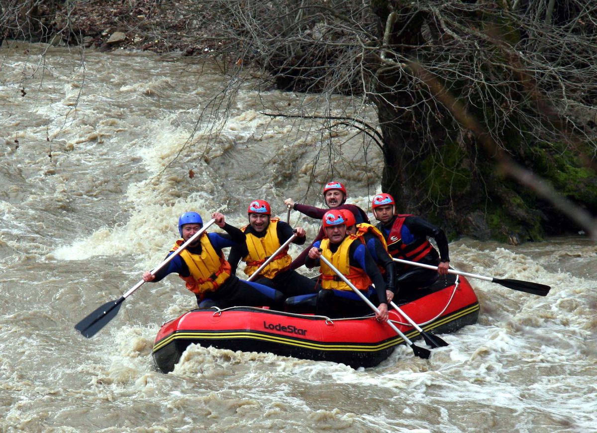 Düzce'de Protokol Üyelerinin Rafting Keyfi