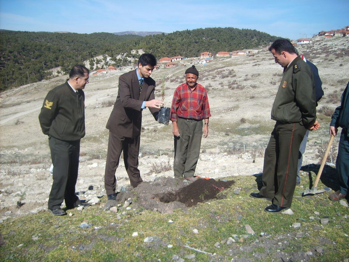 Gördes'te Şehitlik Koruluğu Oluşturuldu