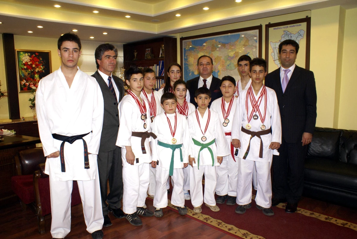 Nazillili Karatecilerden Kaymakama Şampiyonluk Sözü