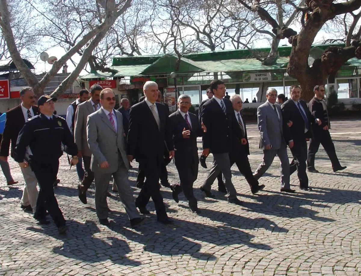 Vali Hatipoğlu Erdek\'te İncelemelerde Bulundu