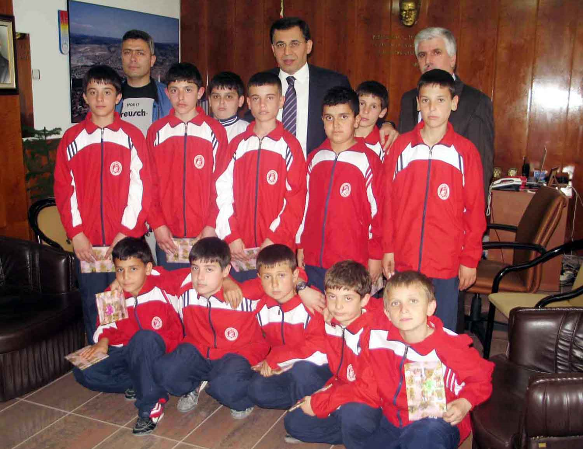 Kaymakam Ümit, Şampiyon Öğrencileri Kabul Etti